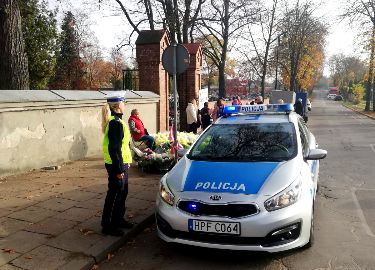 Komenda Miejska Policji W Piotrkowie Trybunalskim Podsumowanie działań podczas Wszystkich Świętych - Informacje - Komenda