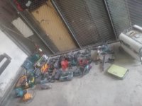 narzędzia i elektronarzędzia podczas przeszukania odnalezione w garażu