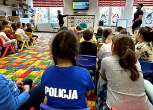 Policjanci podczas spotkań z dziećmi i młodzieżą.