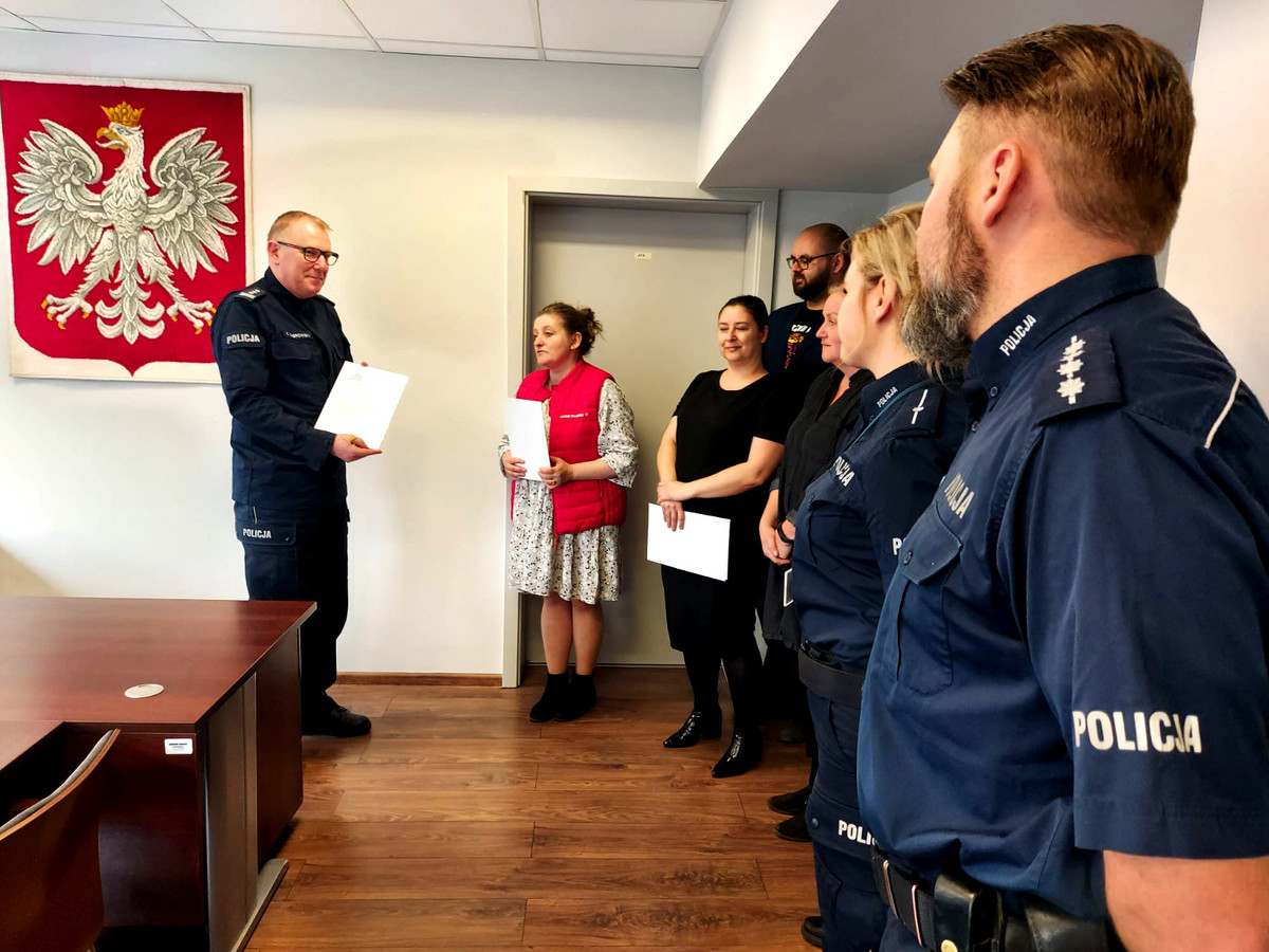 Komenda Miejska Policji W Piotrkowie Trybunalskim Podziękowania dla Komendanta i dzielnicowych - Informacje - Komenda