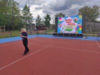 policjantka podczas pogadanki z dziećmi