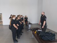 uczennice podczas wizyty w piotrkowskiej jednostce