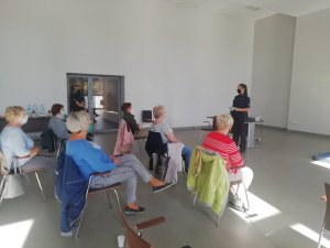 policjantki podczas spotkania z seniorkami