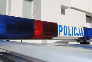 sygnały świetlne na radiowozie policyjnym