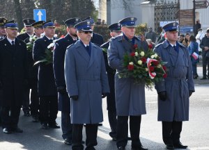 Komendant Miejski Policji wraz z delegacją podczas uroczystych obchodów Święta Niepodległości