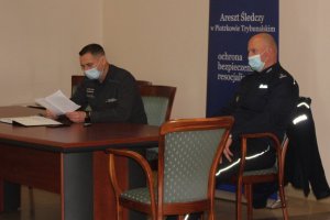 prowadzący spotkanie w Areszcie śledczym Naczelnik Wydziału do Walki z Przestępczością Narkotykową i Kierownik Działu Ochrony Aresztu Śledczego
