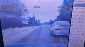 obraz z videorejestratora podczas pościgu bmw