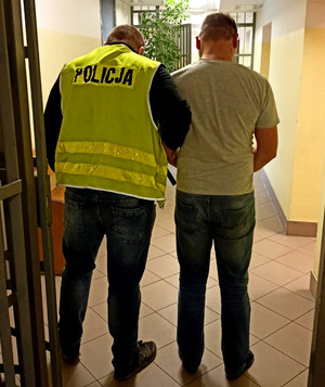 policjant prowadzący zatrzymanego