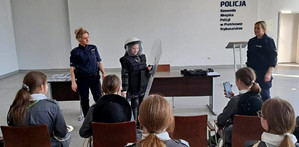 aula piotrkowskiej jednostki policji, aktywne pokazy elementów policyjnego sprzętu