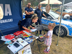 Policjanci podczas pikniku.