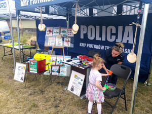 Policjanci podczas pikniku.