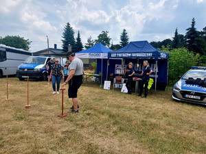 Stoisko WORD i Policji, z przodu tor do alko i narko gogli.