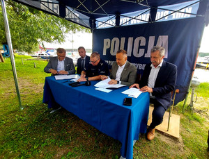 Komendant Miejski Policji podczas podpisania porozumienia