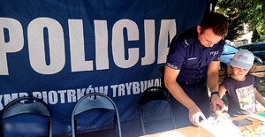 Policjanci podczas pikniku.