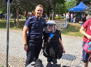 Policjanci podczas pikniku.