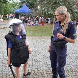 Policjanci podczas pikniku.