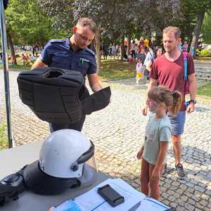 Policjanci podczas pikniku.