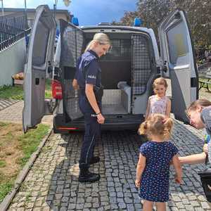 Policjanci podczas pikniku.