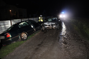 Policjant pracujący na miejscu zdarzenia.