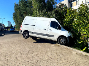 samochód biorący udział w zdarzeniu