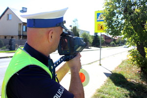 Policjanci w ramach akcji prędkość.