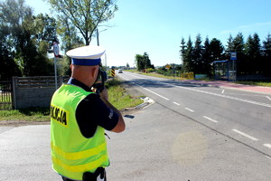 Policjanci w ramach akcji prędkość.