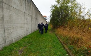 Policjanci podczas ćwiczeń w Areszcie Śledczym.