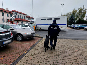 Policjanci podczas ćwiczeń w Areszcie Śledczym.