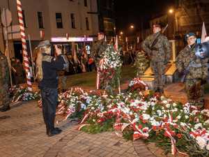 Uroczystość podczas obchodów Narodowego Święta Niepodległości w Piotrkowie Trybunalskim.