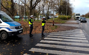 Policjanci podczas lokalnych działań prędkość.