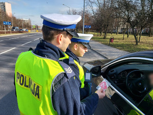 Policjanci podczas działań Prędkość, w ramach Święta Zakochanych.