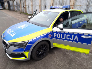 Zuzia i Wojtek podczas wizyty w Komendzie Miejskiej Policji.