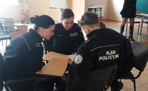 Uczniowie podczas eliminacji konkursu o Puchar Komendanta Wojewódzkiego Policji w Łodzi.