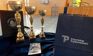 Puchary i nagrody dla uczestników.