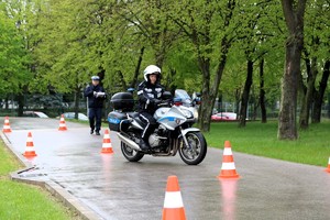 Policjant podczas konkursu.