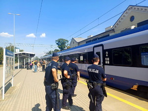 Policjanci podczas wspólnych służb.