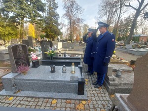 Komendanci podczas składania hołdu.