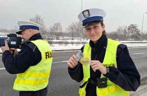 Policjanci podczas działań Zwolnij! Jak kocha to poczeka.