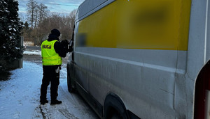 Policjanci podczas kontroli.