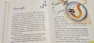 Mundurowi podczas spotkania w bibliotece.