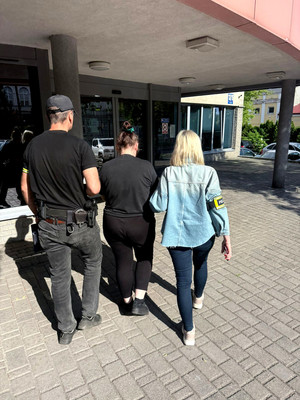 Policjanci podczas zatrzymania.