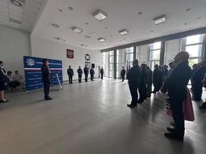 Policjanci podczas uroczystej zbiórki.
