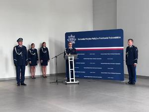 Policjanci podczas uroczystej zbiórki.