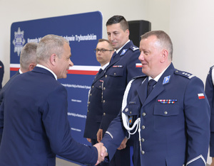 Policjanci podczas uroczystej zbiórki.
