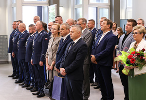 Policjanci podczas uroczystej zbiórki.