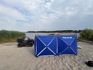Policjanci oraz inne służby podczas poszukiwań.