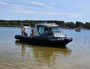 Policjanci oraz inne służby podczas poszukiwań.