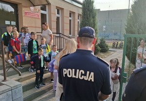 Policjanci podczas działań Bezpieczna droga do szkoły.