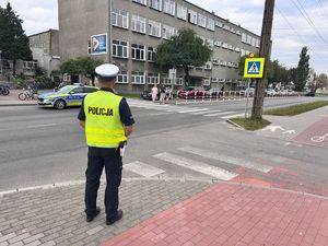 Policjanci podczas działań Bezpieczna droga do szkoły.