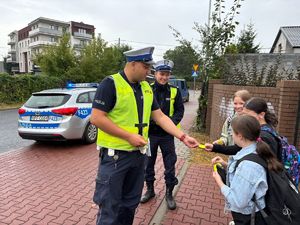 Policjanci podczas działań Bezpieczna droga do szkoły.